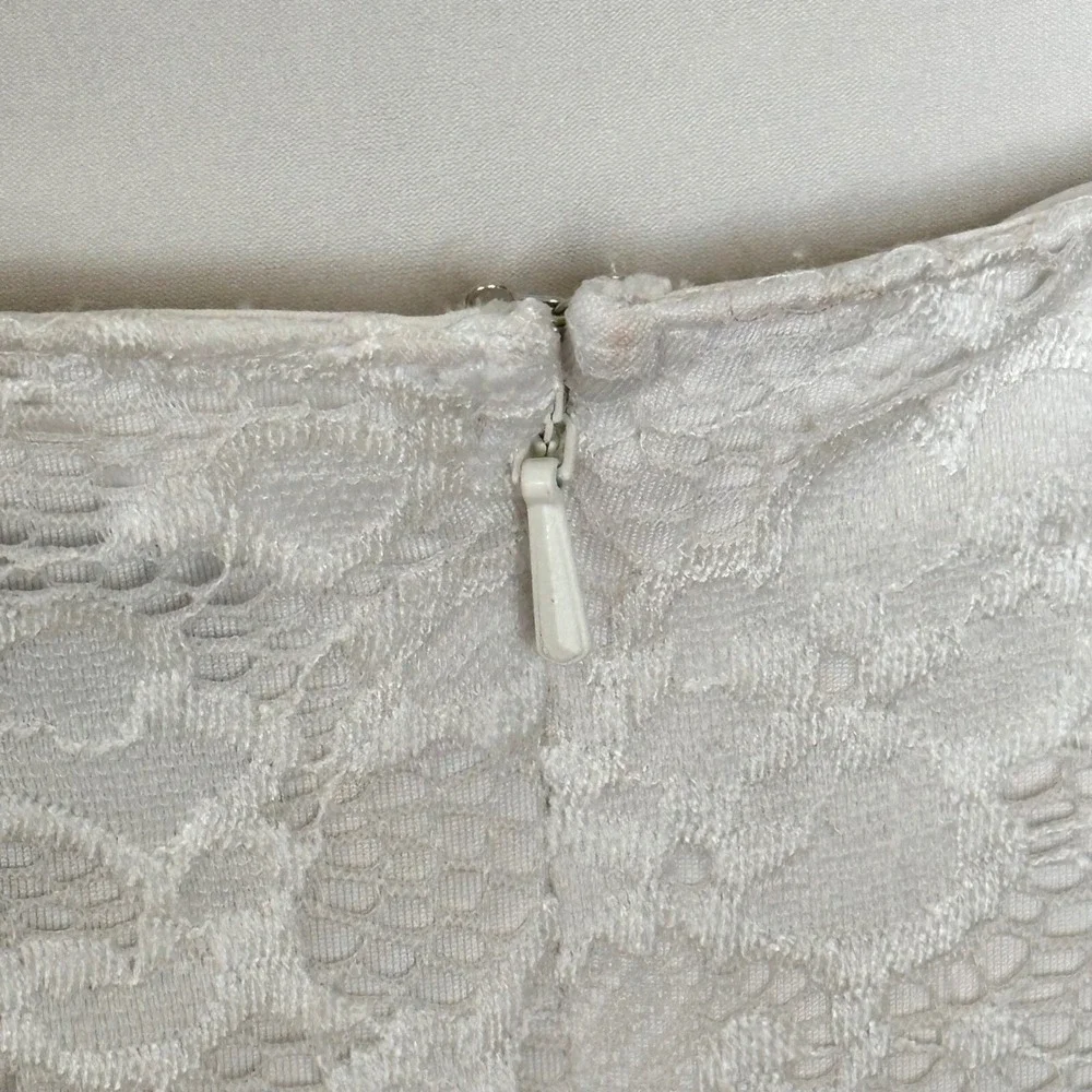 Saylor Lace Dress Ruched Bodycon Spaghetti Strap Cream Midi‎ Dress Size Medium